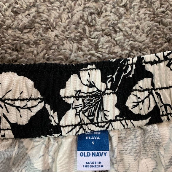 Old Navy High Waisted Playa Shorts - Picture 6 of 7